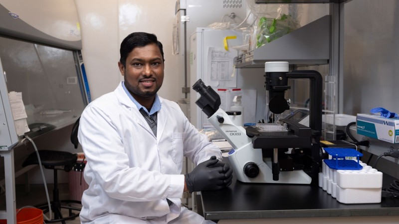 Postdoctoral Student Thilina Kasthuriarachchi focuses his work on inflammatory bowel disease (IBD).